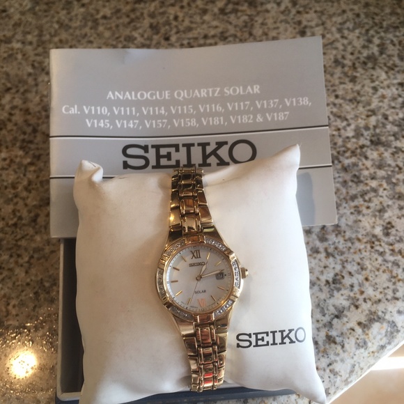 Seiko V-137 Watch (Mint Condition, Original Box)